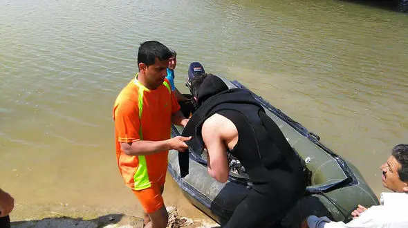 مرگ تلخ مسافر جوان در رودخانه حفار آبادان +عکس و فیلم