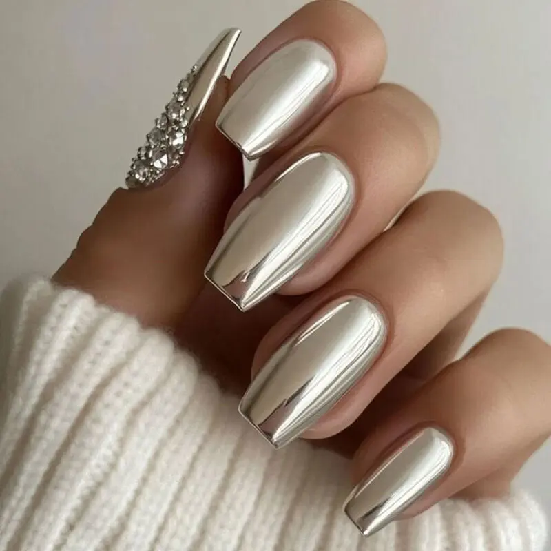 طراحی ناخن کروم آینه‌ ای زیبا
