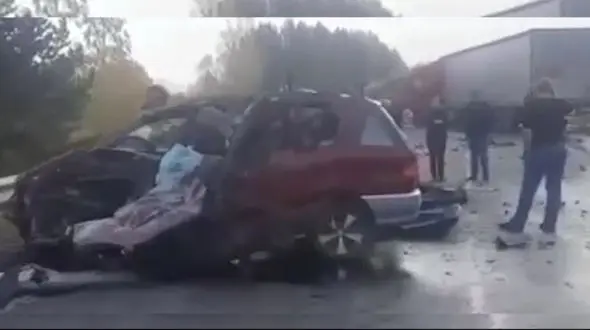فیلم لحظه وحشتناک شاخ به شاخ شدن تویوتا با تریلی / 2 تن کشته شدند