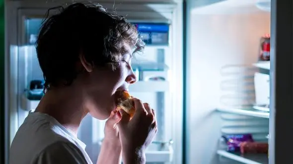 2 درصد مردم حداقل سالی یک بار دچار پرخوری عصبی می شوند/ پرخوری عصبی در زنان دوبرابر مردان است