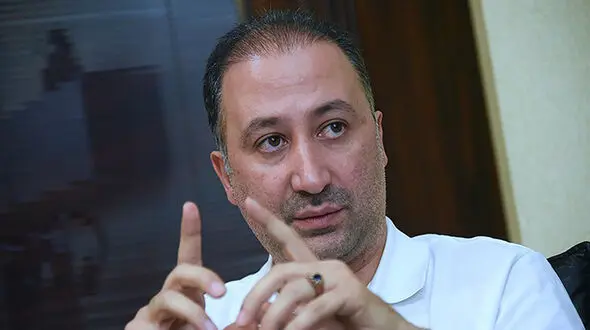 فیلم پیشنهاد نامتعارف یک زن به محمد دلاوری مجری صدا و سیما ! / آقای مجری از خجالت سرخ شد