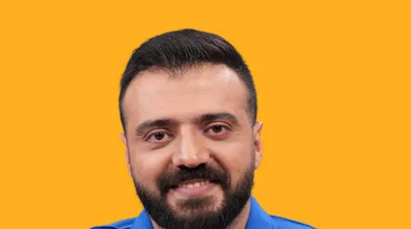 فیلم / صحبت های خنده دار ابوطالب حسینی: ببین چقدر سطح فوتبال ما پایینه که بازیکن بین دو نیمه با خانوم نفیسه روشن حرف میزنه و...