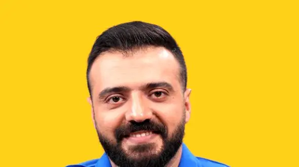 فیلم / صحبت های خنده دار ابوطالب حسینی: ببین چقدر سطح فوتبال ما پایینه که بازیکن بین دو نیمه با خانوم نفیسه روشن حرف میزنه و...