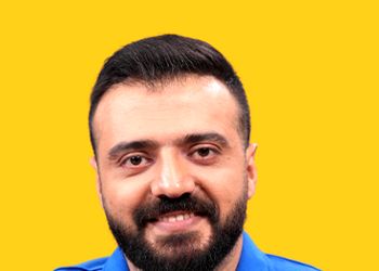 فیلم / صحبت های خنده دار ابوطالب حسینی: ببین چقدر سطح فوتبال ما پایینه که بازیکن بین دو نیمه با خانوم نفیسه روشن حرف میزنه و...