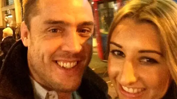 مرد بی غیرت زنش را به فروش گذاشت +عکس