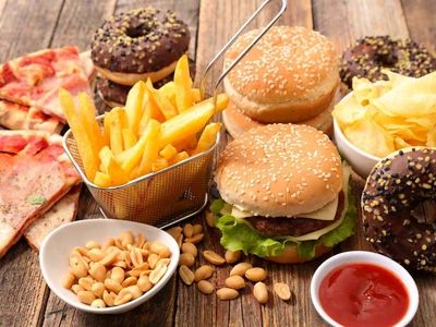 غذاهایی که شما را سریع‌ تر به دوران پیری می‌ برند!