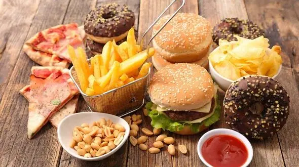 غذاهایی که شما را سریع‌ تر به دوران پیری می‌ برند!