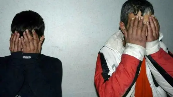  دستبند پلیس بر دستان 2 سارق بعنف خودرو در شهرستان کارون 