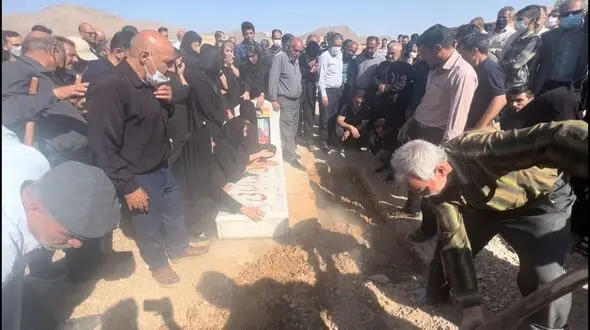 فیلم لحظه خاکسپاری پیکر مجید عبدالباقی برادر مالک متروپل + عکس