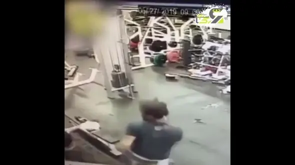 فیلم خنده دار از لحظه زمین خوردن بدنساز مبتدی 