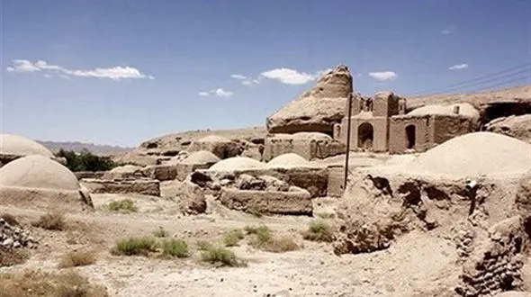 یک برج تاریخی در کرمان بر اثر زلزله فروریخت