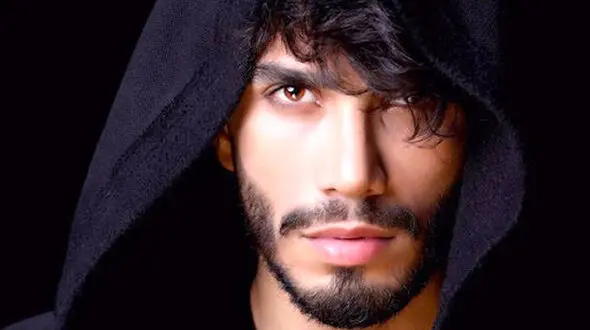 عکس جنجالی/ آرتام در آغوش مهراد جم ! / راز عجیب یک عکس !