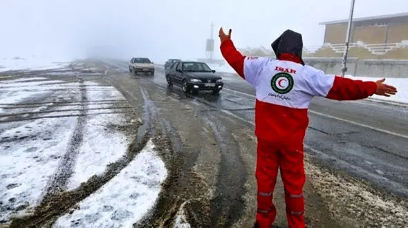آماده‌باش کامل هلال‌احمر در ۶ استان کشور / رهاسازی ۳۰ خودروی گرفتار در برف و کولاک