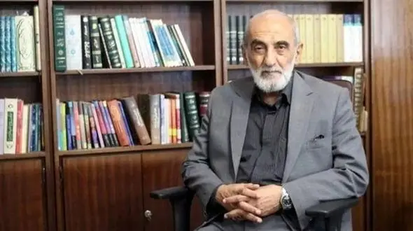 از هم میهن به حسین شریعتمداری : شما سالهاست که دمرو آب می خوری ! / روزنامه کیهان : بخور ! باتو نبودیم !