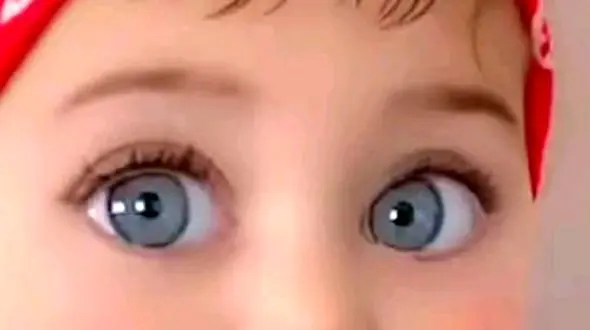 فیلم / این دختر بچه پدرش را از مرگ نجات داد !