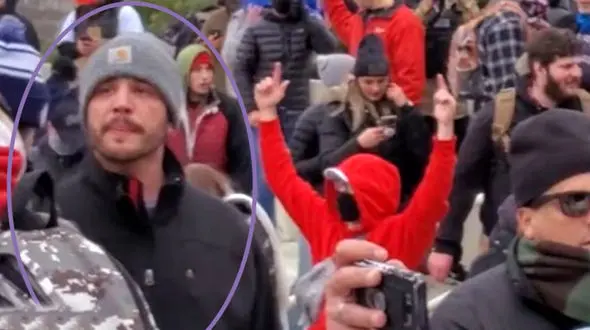 یکی از عاملان حمله به کنگره آمریکا پس از عفو ترامپ، توسط پلیس کشته شد