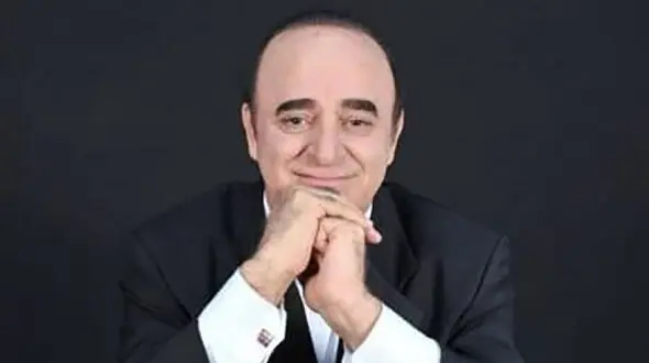 خواننده سرشناس با کرونا درگذشت + عکس