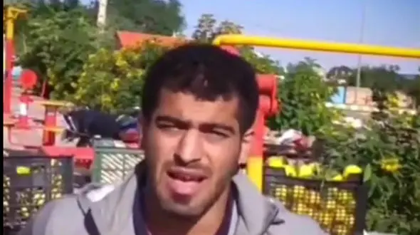  دستفروشی قهرمان کشتی جهان‌ در اندیمشک +فیلم 