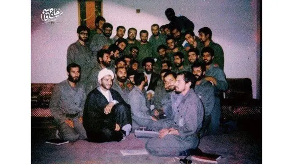 عکس دیده نشده از سردار سلیمانی و فرماندهان دفاع مقدس در کنار رهبری