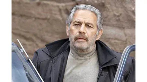 دهقان نسب: هنرمندان طی سال های اخیر با بیکاری مفرط و خانه نشینی دست و پنجه نرم کردند/ مدیران منفعل نباید انتخاب شوند