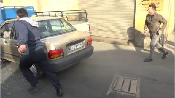 فیلم لحظه دستگیری بادیگارد تاجر تهرانی / شلیک گلوله یافت آباد را به هم ریخت + عکس 