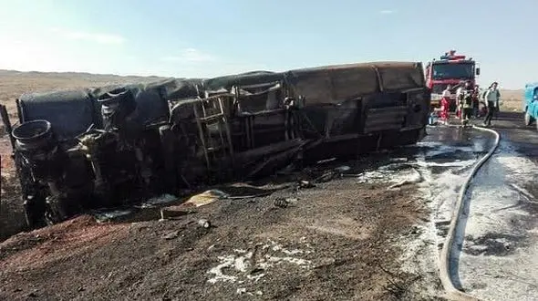 زنده زنده سوختن 2 مرد گنابادی در انفجار تریلی + عکس 