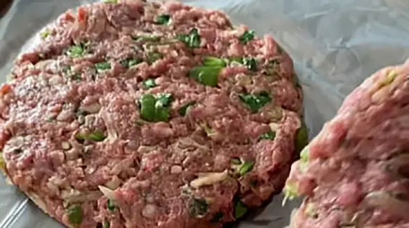 خوشمزه ترین و سالم ترین برگر خونگی دنیا + فیلم