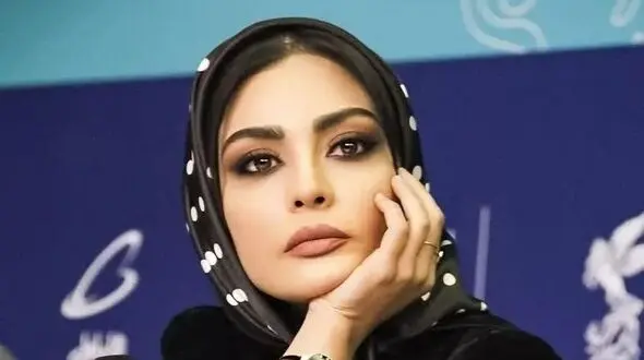 عکس  / نگاهی کنیم به استایل ماتریکسی صحرا اسدالهی در وسط خیابان 
