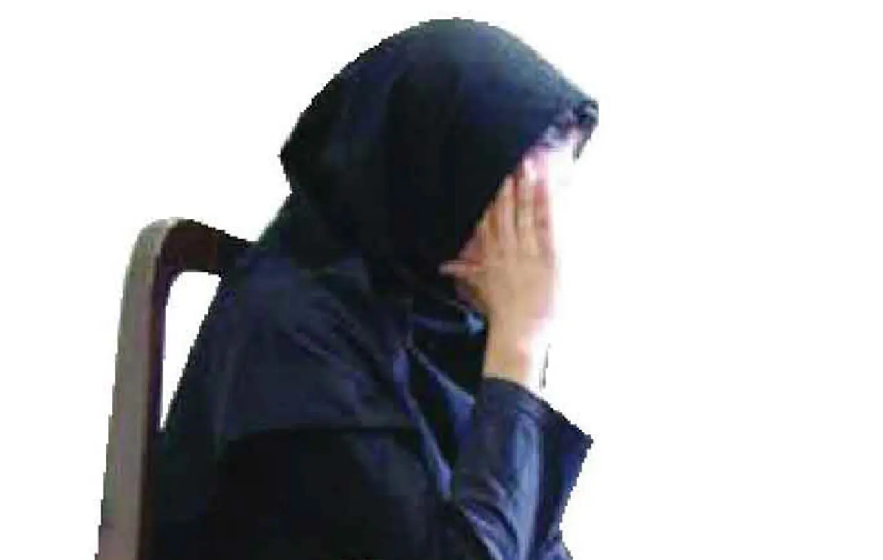 مرا در یک اتاق حبسم کرد و با دو دوستش بلایی شیطانی سرم آوردند 
