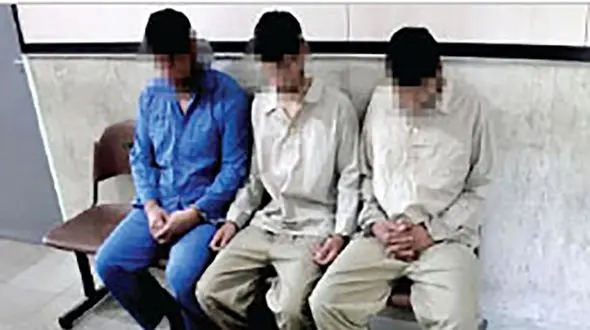 حمله 3 شمشیرزن مشهدی به 200 زن و مرد

