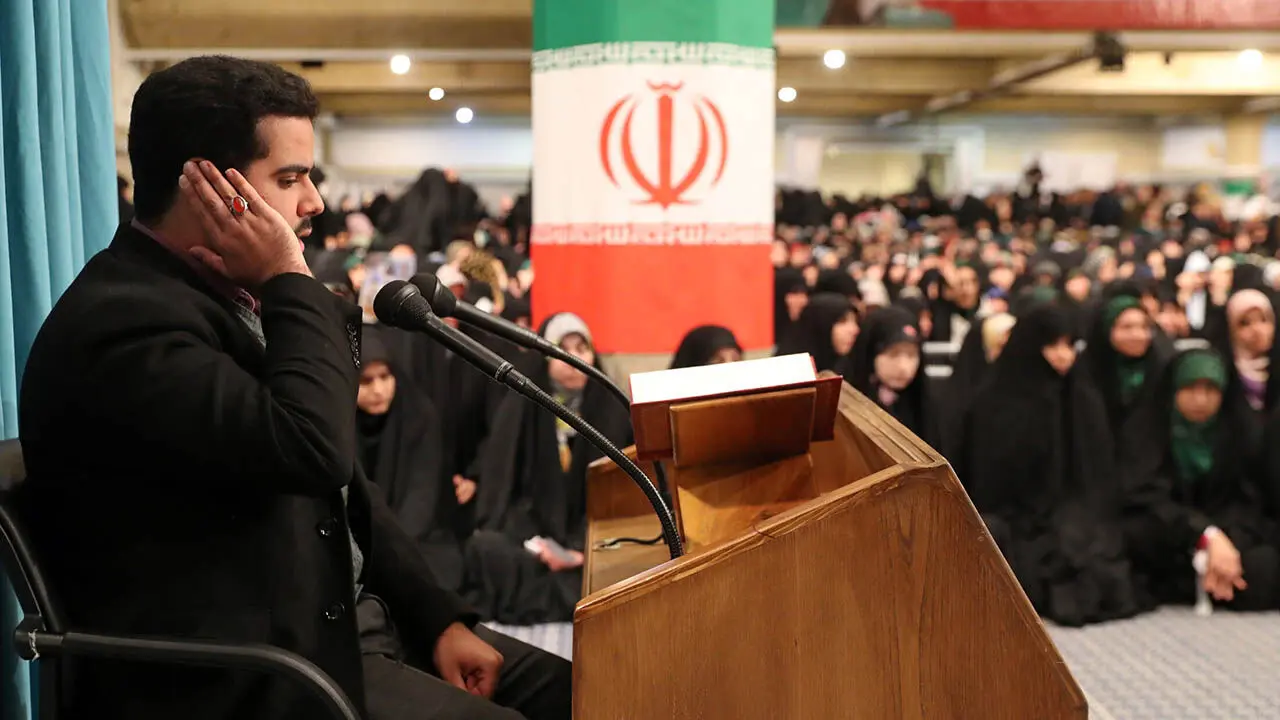 دیدار جمعی از رأی اولی‌ها و خانواده‌های شهدا با رهبر انقلاب حضرت آیت الله العظمی سید علی خامنه ای 1402/12/9