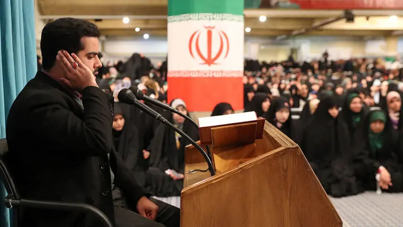 دیدار جمعی از رأی اولی‌ها و خانواده‌های شهدا با رهبر انقلاب حضرت آیت الله العظمی سید علی خامنه ای 1402/12/9