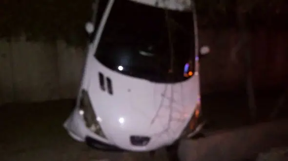 عکس / سقوط عمودی 206 در اتوبان امام علی