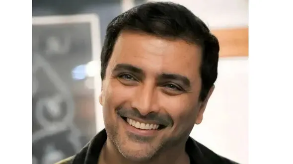 با دیدن این ویدیو خواهید فهمید امین زندگانی چقدر رفته رفته خوش تیپ‌تر شده؛ عین قرمه سبزی که جاافتاده ایشونم واقعا جاافتاده شدن+ویدیو