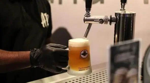 آبجوی بدون الکل در عربستان؛ کافه‌ای اروپایی در ریاض جنجال به پا کرد