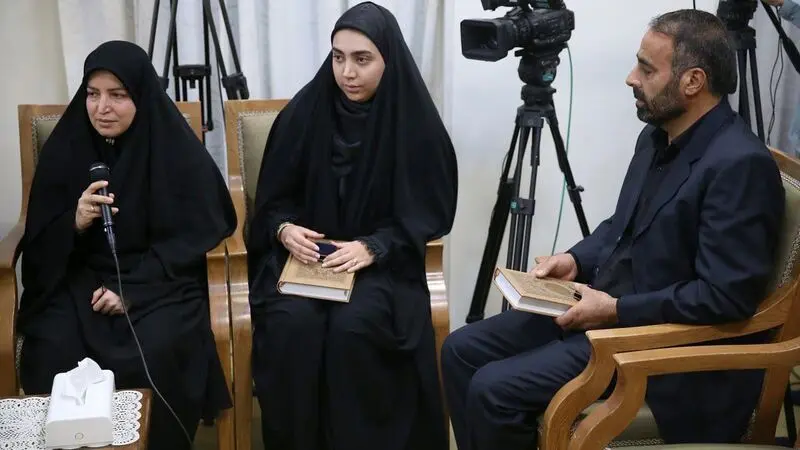 حضرت آیت‌الله خامنه‌ای رهبر معظم انقلاب اسلامی ظهر امروز در دیدار خانواده‌های شهدای نیروی پدافند هوایی ارتش