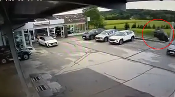 ببینید / فاجعه حواس پرتی راننده + فیلم