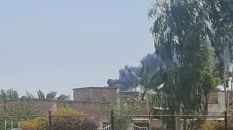 انتشار دود سیاه آسمان آبادان را فرا گرفت