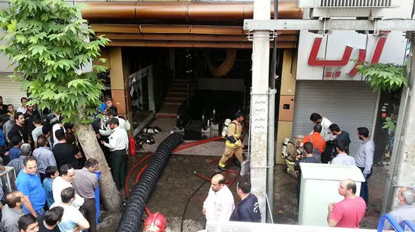 فیلم آتش سوزی گسترده مجتمع تجاری در خیابان هنگام تهران + تصاویر