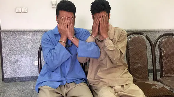 آزار شیطانی پسر 16 ساله به بهانه جابه جایی فرش توسط 2 پسر همسایه + عکس