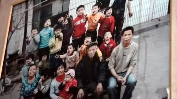 زن بیچاره بدون زایمان صاحب 45 فرزند شد !+عکس