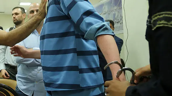 فیلم جوان چاقوکش که از پیرزنان زورگیری می کرد / واقعا یاد مادرش نمی افتاد؟