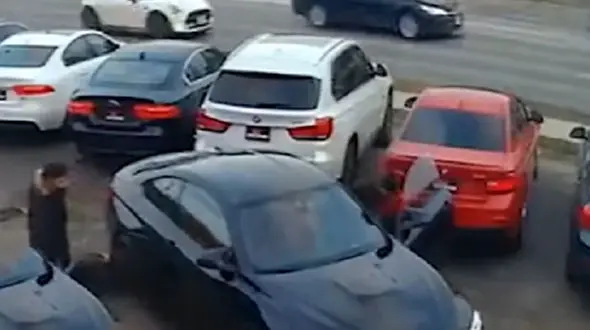 فیلم / لحظه سرقت خودور توسط خریدار 