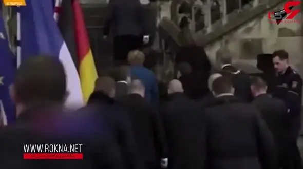 هو کردن مکرون و مرکل توسط معترضان به نظام سرمایه داری + فیلم