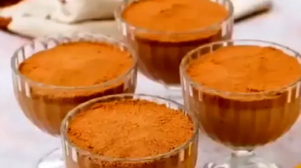 دسر شکلات و موز رو درست کن که بچه ها عاشقش می شن / فیلم