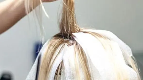  بلوند کردن موها بدون استفاده از دکلره