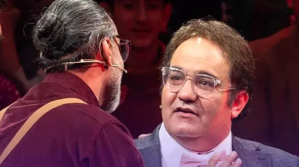 فیلم آوازخوانی پرعشوه میرطاهر مظلومی برای محسن شریفیان! / می خوام واست بمیرم!