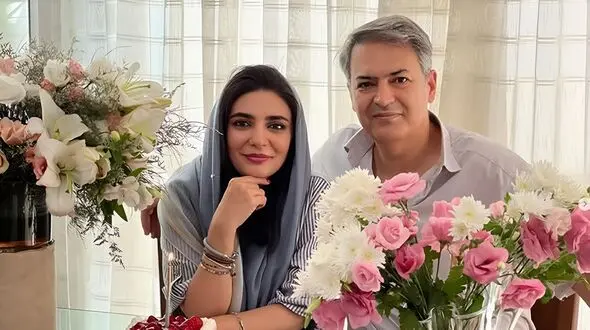 عکس ها / حماسه معماری ایرانی در خانه دوبلکس لیندا کیانی و دوقلوهاش/ از فرش اصیل ایرانی خوشرنگ تا حوض سه طبقه و چیدمان فوق لوکس