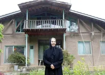 فیلم/ پروانه معصومی بازیگر سریال یوسف پیامبر در همچین بهشتی زندگی میکرد؛ از خانهای با دکوراسینی ساده و بدون تجملات تا آشپزخانهای با ویوی جنگل/ اینجا آدم پیر نمیشه