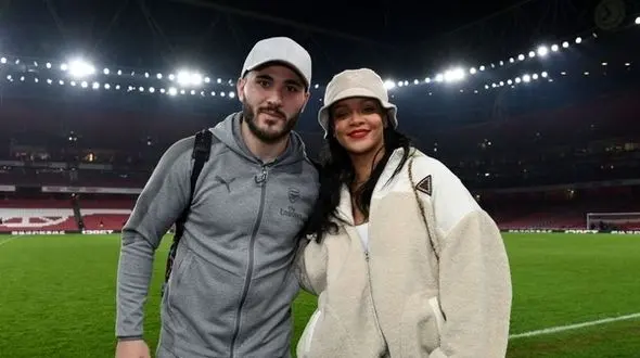 دستگیری همسر فوتبالیست مشهور به جرم حمل اسلحه + عکس / انگلیس